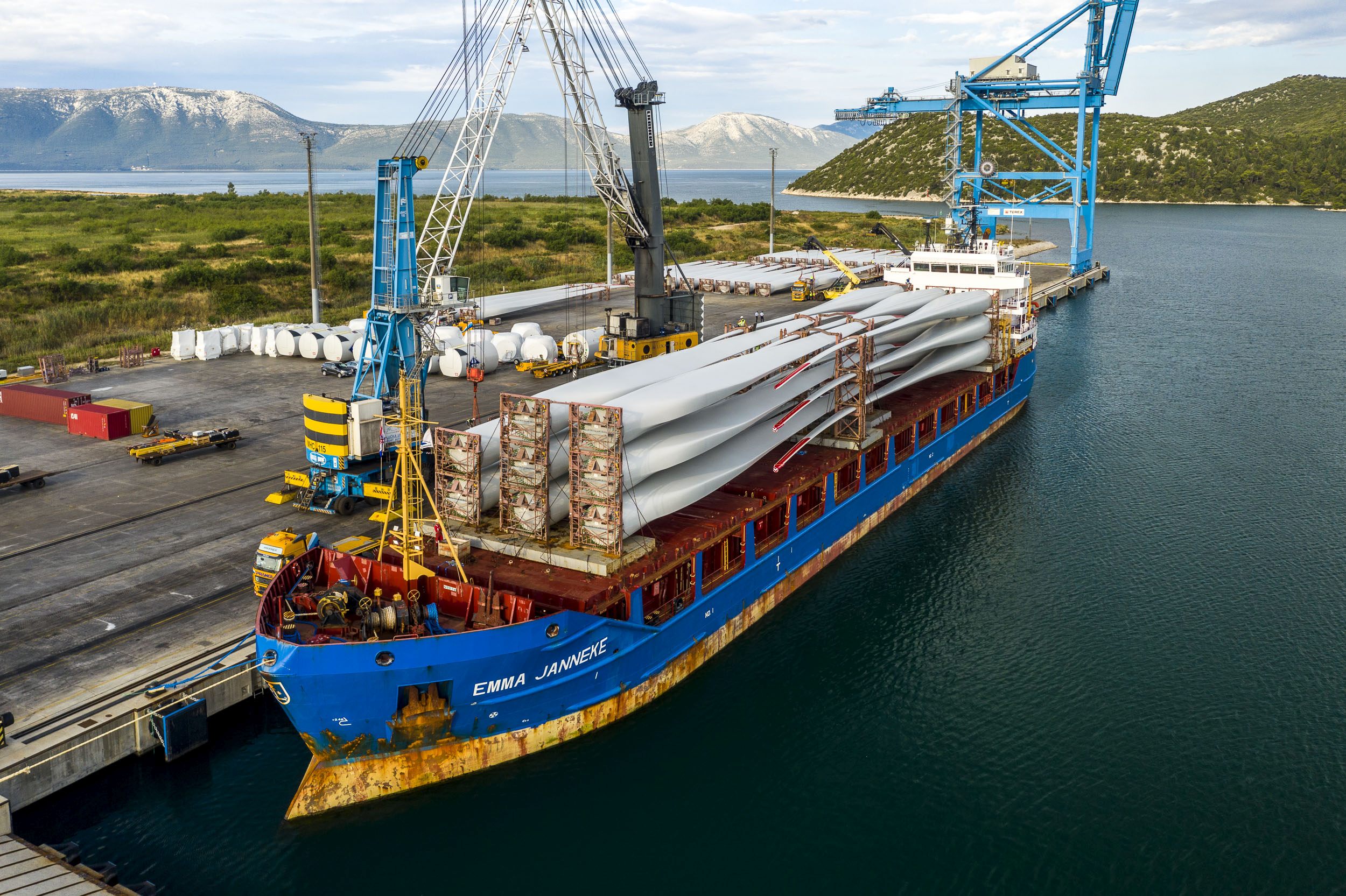 [Translate to SI:] Rotorblätter auf Schiff